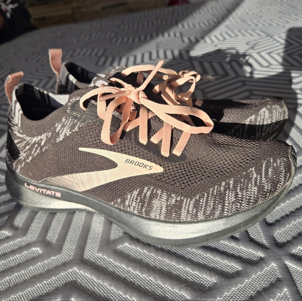 Brooks Revel 4 Women's Running Shoes - Black and Pink